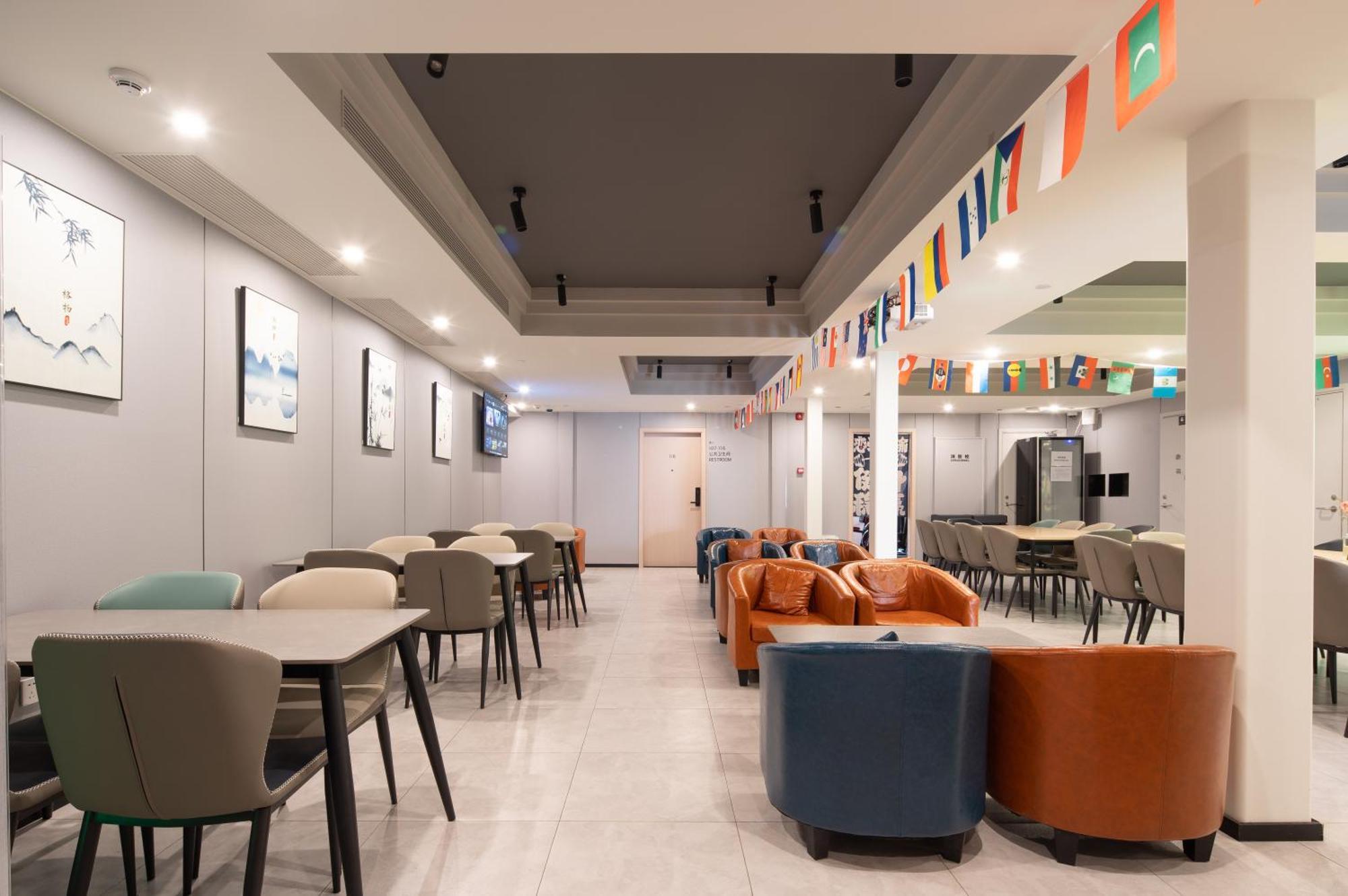 שנגחאי Dayin International Youth Hostel -Near People'S Square & Old Town -Social Area -Bar -Cafe -Gym -Free Laundry Luggage Storage -24H Front Desk -English Service מראה חיצוני תמונה