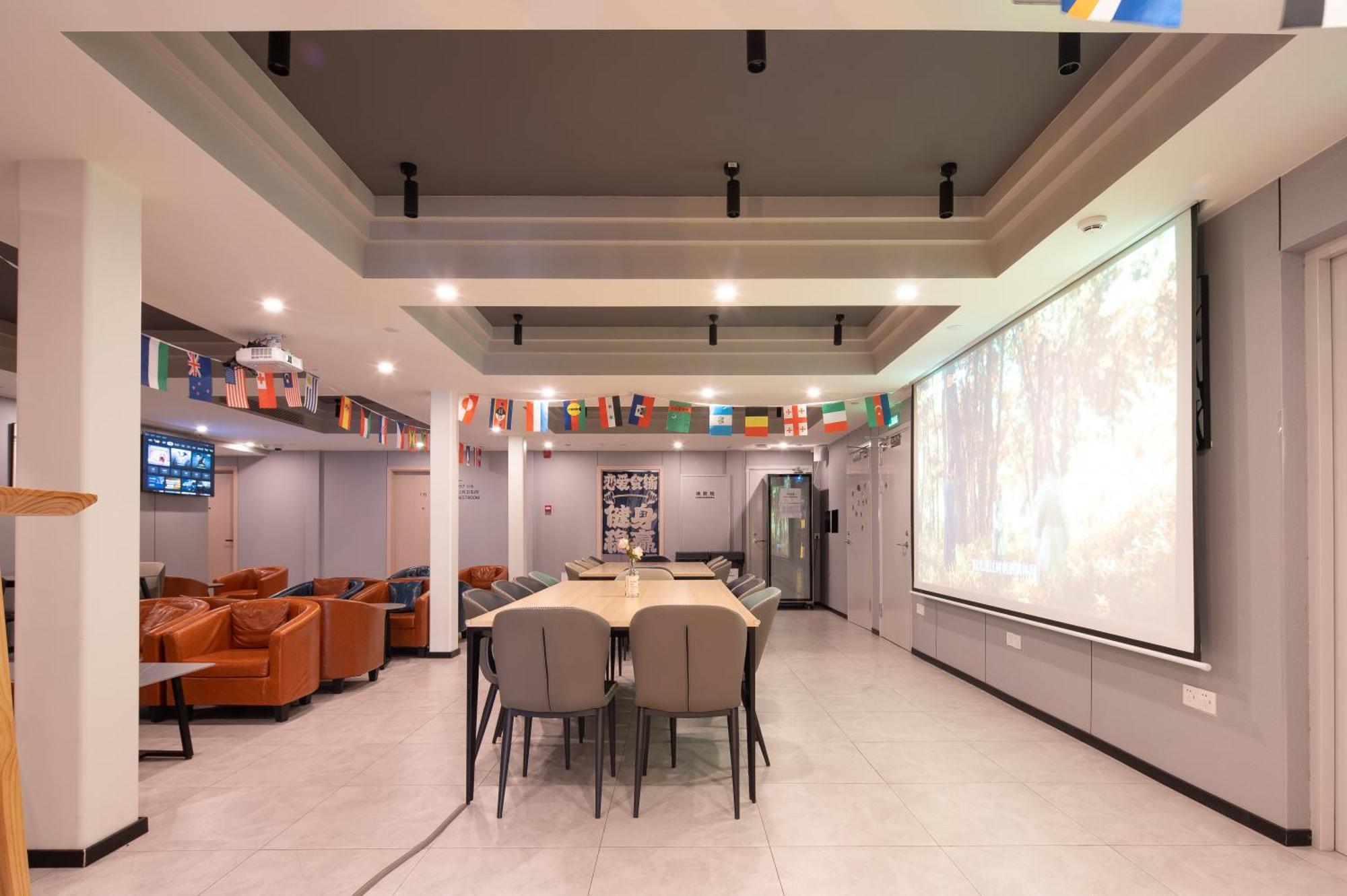 שנגחאי Dayin International Youth Hostel -Near People'S Square & Old Town -Social Area -Bar -Cafe -Gym -Free Laundry Luggage Storage -24H Front Desk -English Service מראה חיצוני תמונה