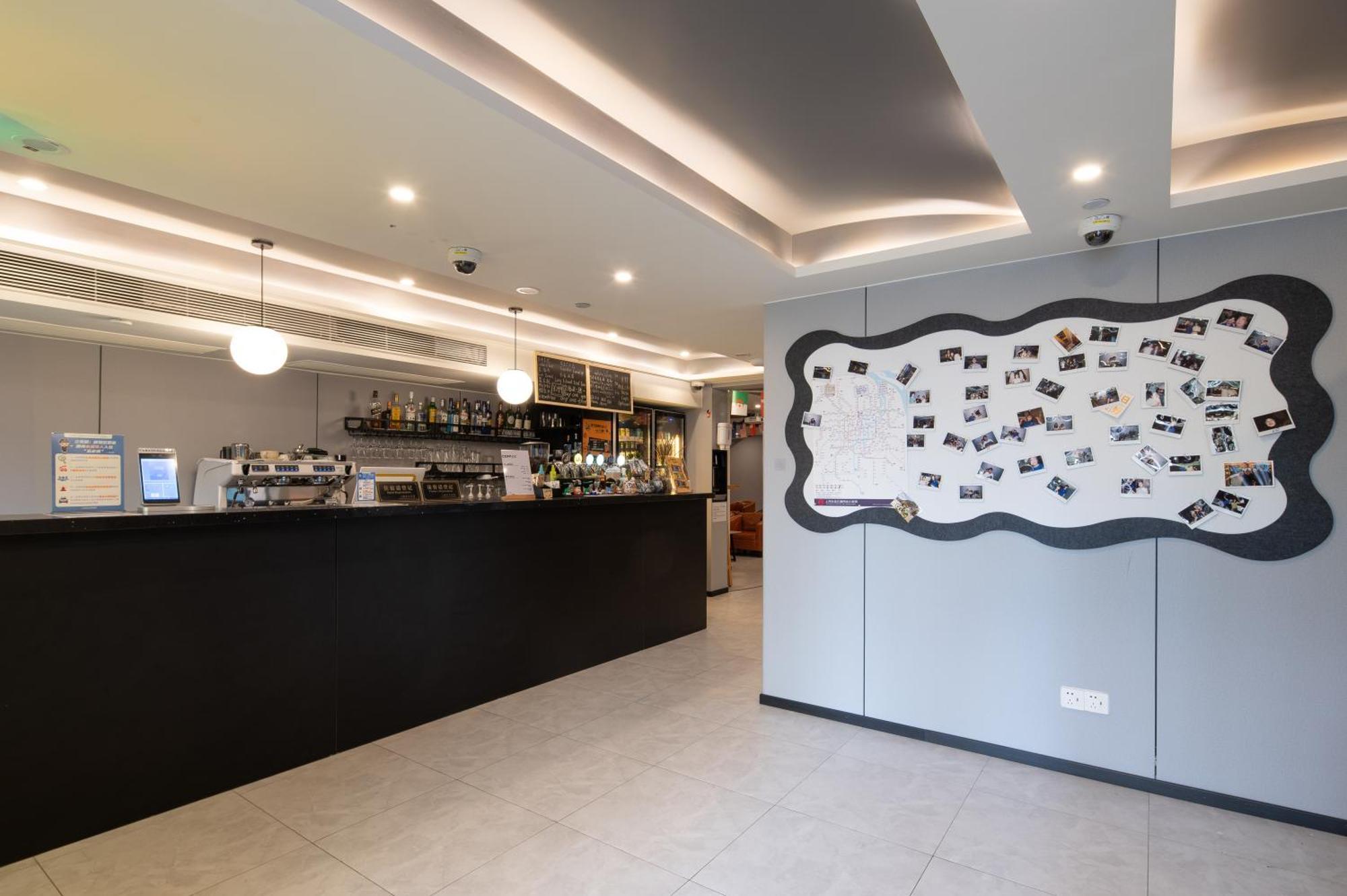 שנגחאי Dayin International Youth Hostel -Near People'S Square & Old Town -Social Area -Bar -Cafe -Gym -Free Laundry Luggage Storage -24H Front Desk -English Service מראה חיצוני תמונה