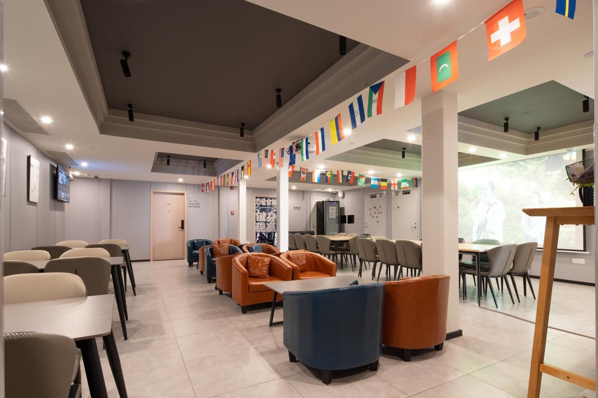 שנגחאי Dayin International Youth Hostel -Near People'S Square & Old Town -Social Area -Bar -Cafe -Gym -Free Laundry Luggage Storage -24H Front Desk -English Service מראה חיצוני תמונה
