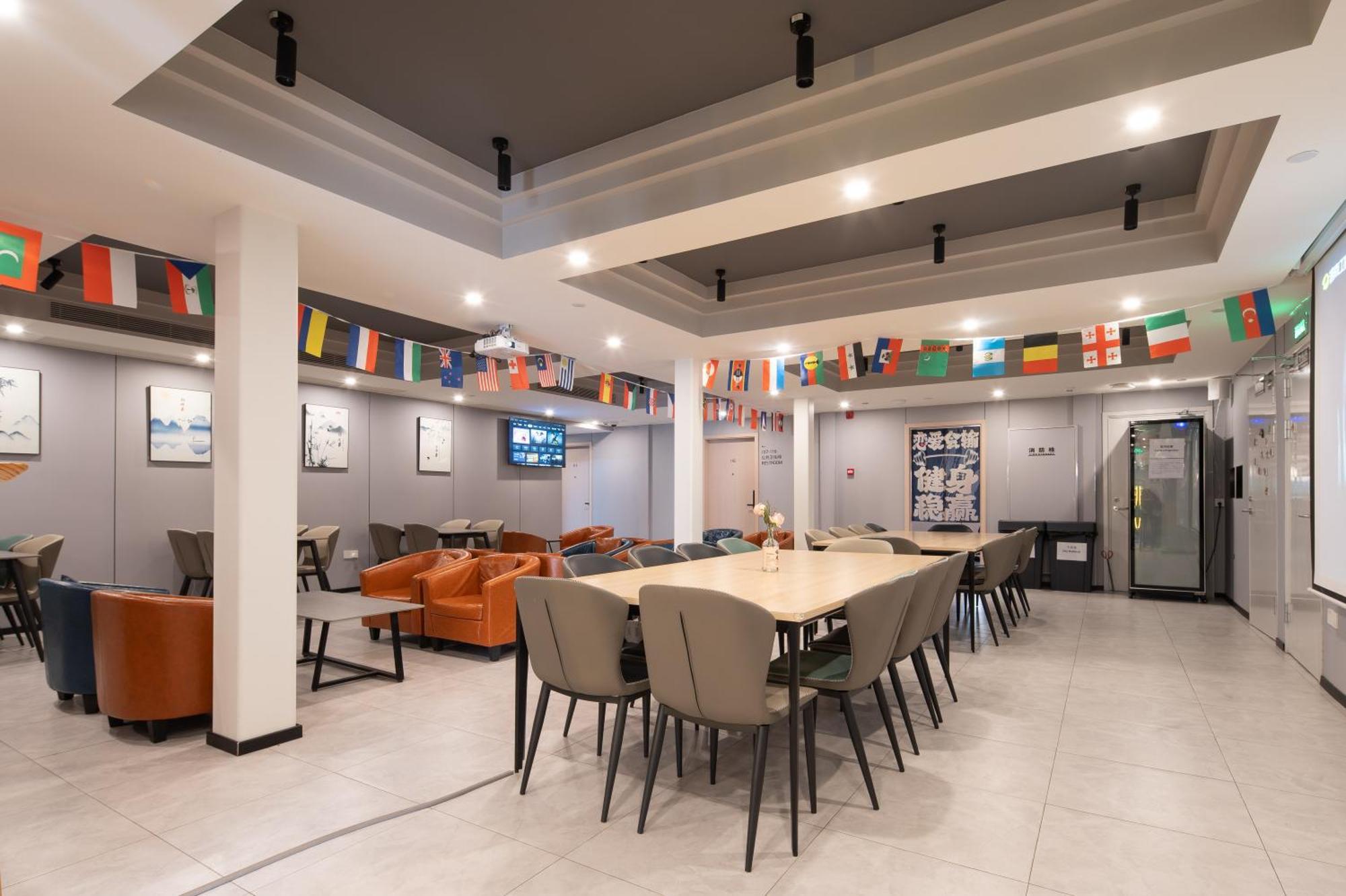 שנגחאי Dayin International Youth Hostel -Near People'S Square & Old Town -Social Area -Bar -Cafe -Gym -Free Laundry Luggage Storage -24H Front Desk -English Service מראה חיצוני תמונה