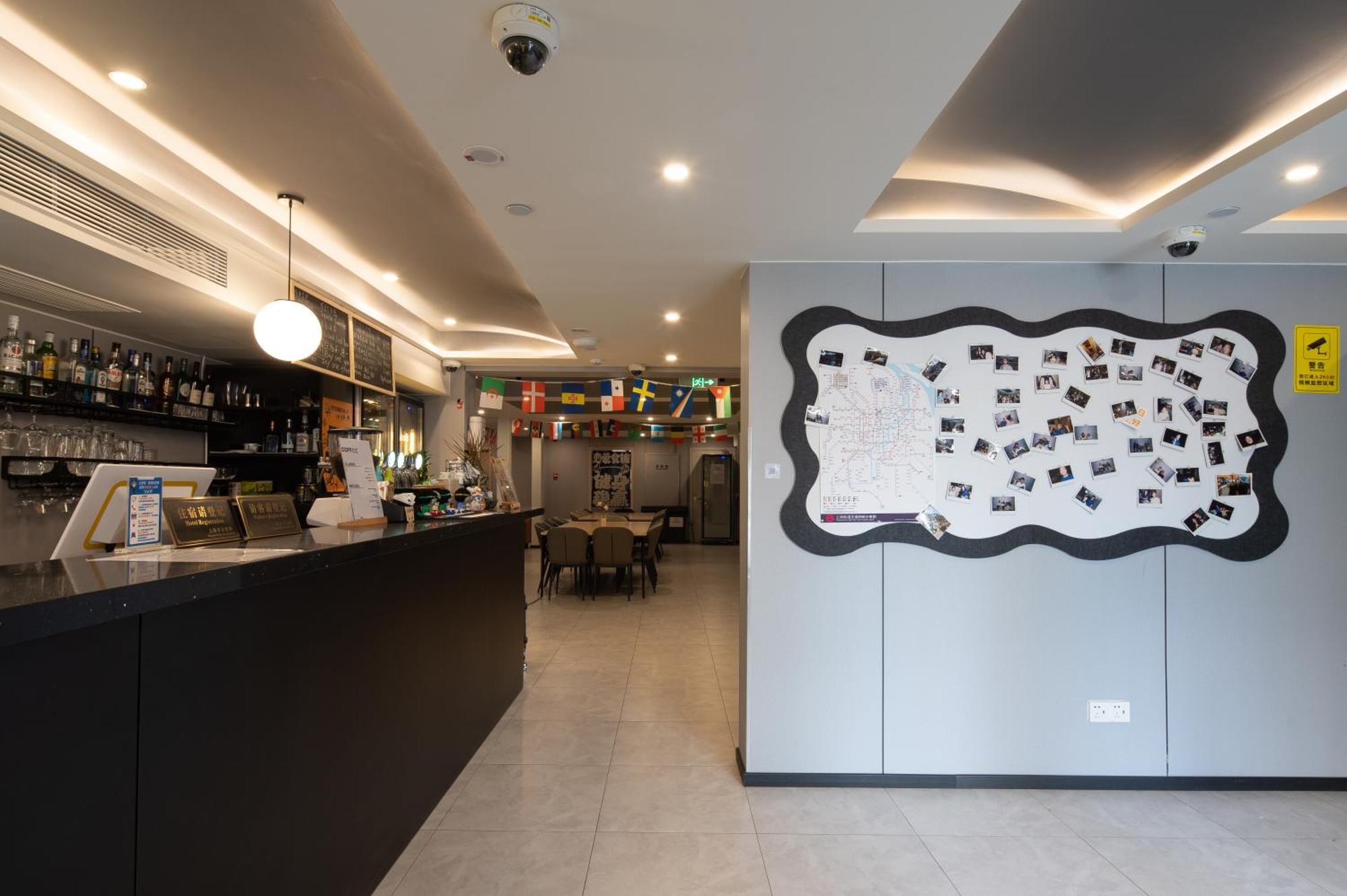 שנגחאי Dayin International Youth Hostel -Near People'S Square & Old Town -Social Area -Bar -Cafe -Gym -Free Laundry Luggage Storage -24H Front Desk -English Service מראה חיצוני תמונה