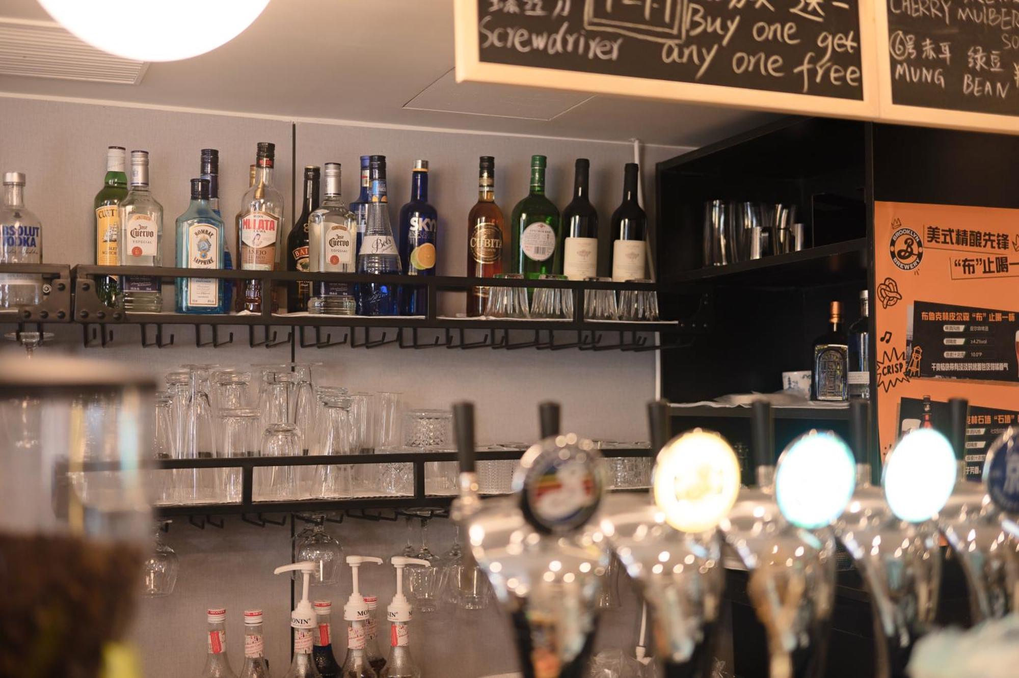 שנגחאי Dayin International Youth Hostel -Near People'S Square & Old Town -Social Area -Bar -Cafe -Gym -Free Laundry Luggage Storage -24H Front Desk -English Service מראה חיצוני תמונה