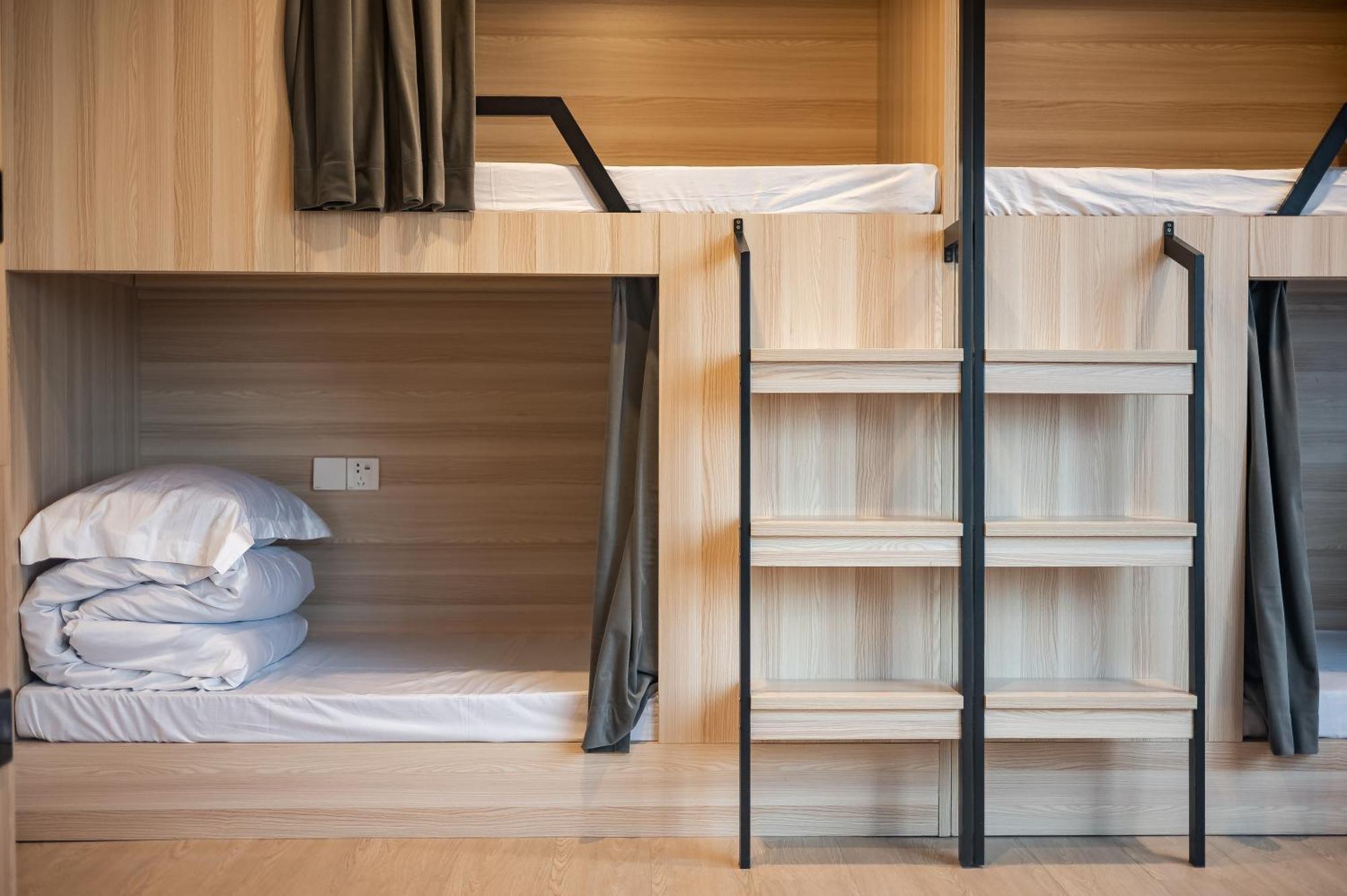 שנגחאי Dayin International Youth Hostel -Near People'S Square & Old Town -Social Area -Bar -Cafe -Gym -Free Laundry Luggage Storage -24H Front Desk -English Service מראה חיצוני תמונה