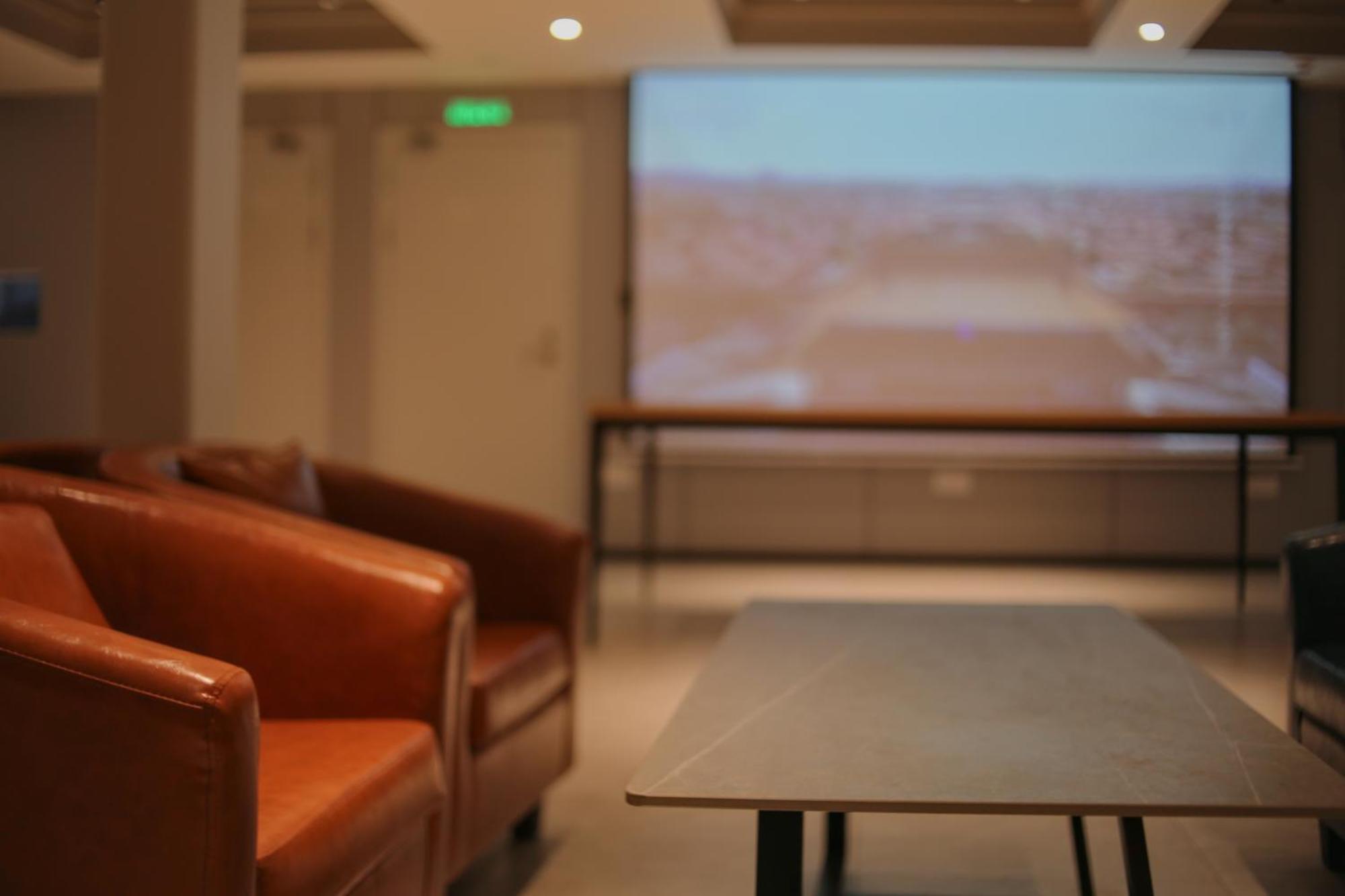 שנגחאי Dayin International Youth Hostel -Near People'S Square & Old Town -Social Area -Bar -Cafe -Gym -Free Laundry Luggage Storage -24H Front Desk -English Service מראה חיצוני תמונה
