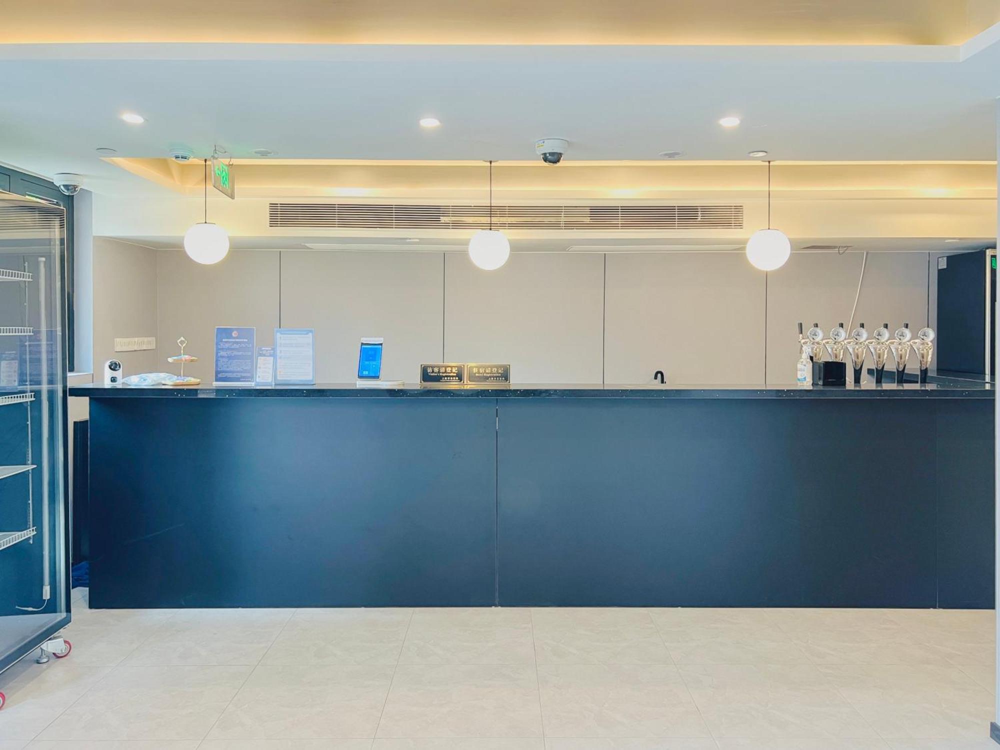 שנגחאי Dayin International Youth Hostel -Near People'S Square & Old Town -Social Area -Bar -Cafe -Gym -Free Laundry Luggage Storage -24H Front Desk -English Service מראה חיצוני תמונה