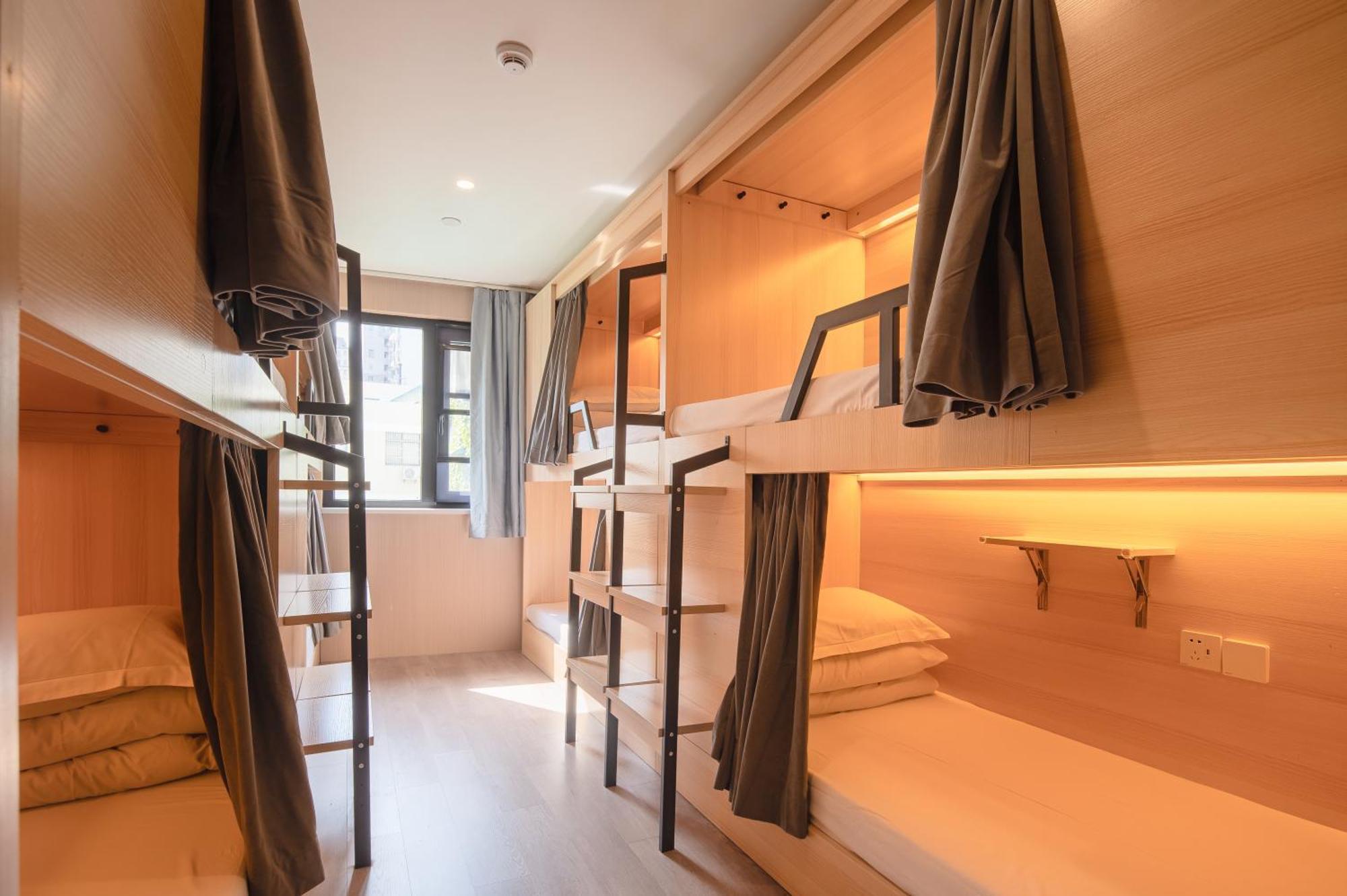 שנגחאי Dayin International Youth Hostel -Near People'S Square & Old Town -Social Area -Bar -Cafe -Gym -Free Laundry Luggage Storage -24H Front Desk -English Service מראה חיצוני תמונה