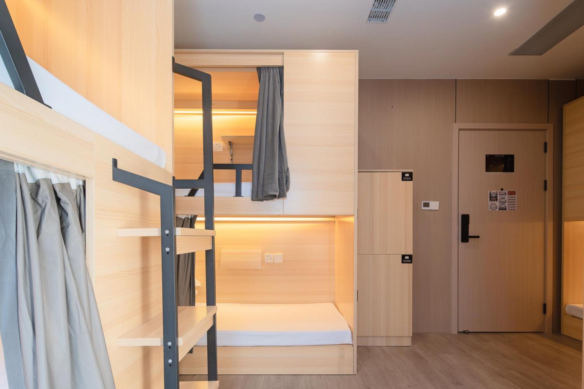 שנגחאי Dayin International Youth Hostel -Near People'S Square & Old Town -Social Area -Bar -Cafe -Gym -Free Laundry Luggage Storage -24H Front Desk -English Service מראה חיצוני תמונה