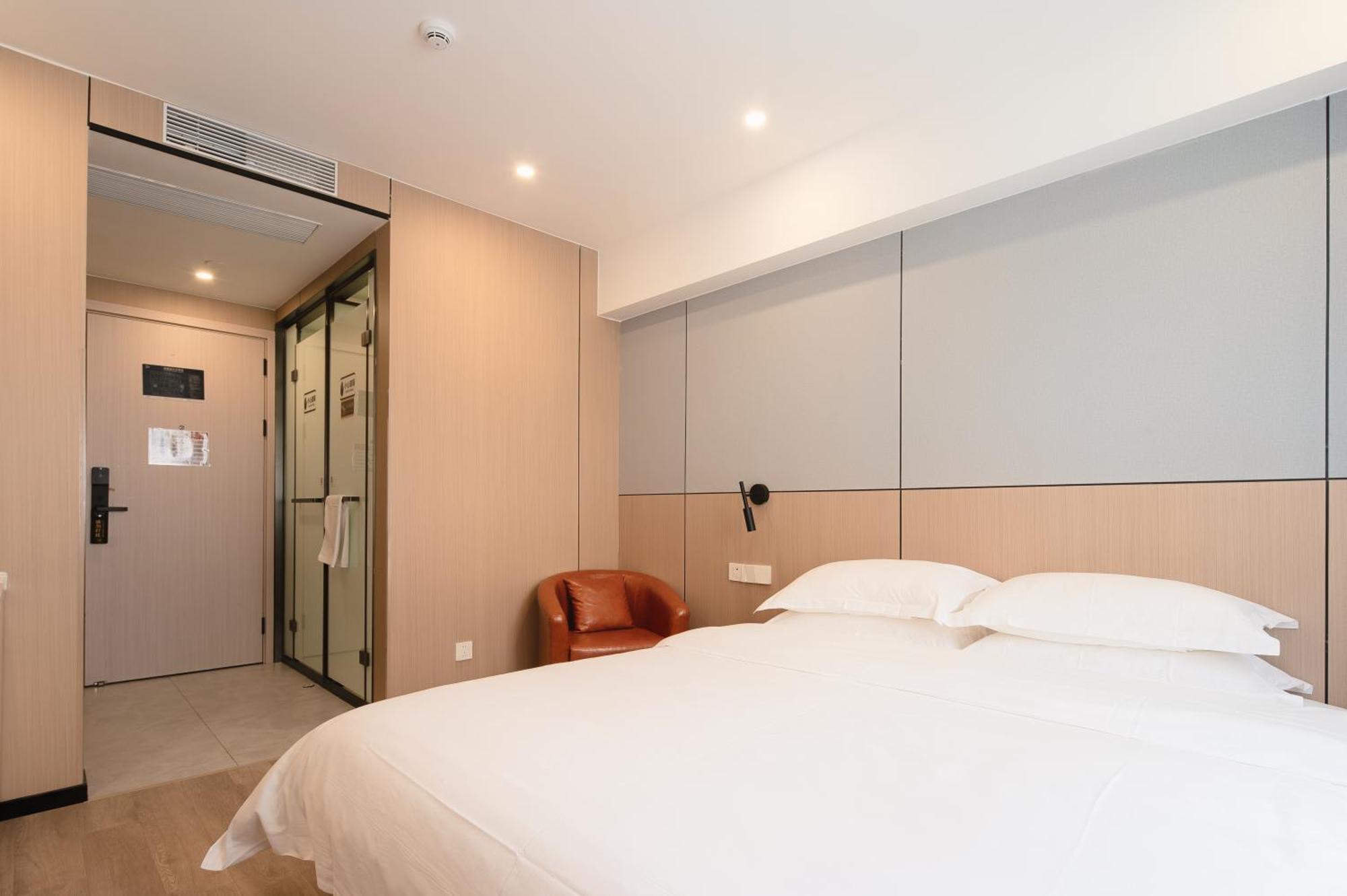 שנגחאי Dayin International Youth Hostel -Near People'S Square & Old Town -Social Area -Bar -Cafe -Gym -Free Laundry Luggage Storage -24H Front Desk -English Service מראה חיצוני תמונה